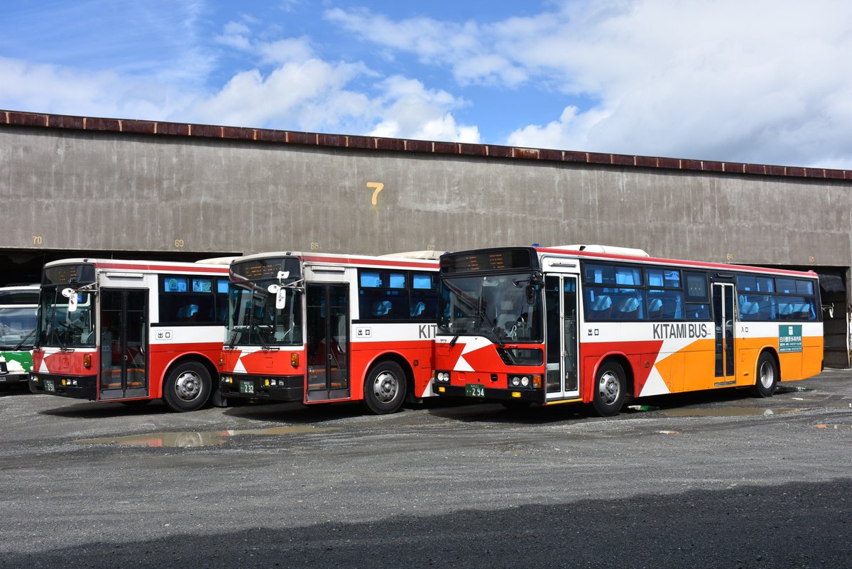s22a4363's tweet photo. 網走バス/北見200か298（KC-MP717M）＆北海道北見バス/北見22か294（KC-MP617P）の貸切会に参加させていただきました。
楽しい1日でした。ありがとうございました！ https://t.co/Rg1XaiZCPp