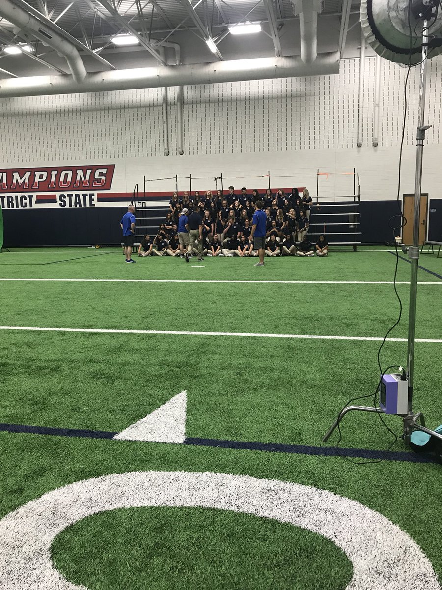 AHS_SportsMed's tweet photo. 📸Picture Day, bright and early, then on to practice. 🦅🏈😎 It’s a great day to be an Eagle! #AllenEagleSportsMedicine #SATs https://t.co/xuYplDLKDo