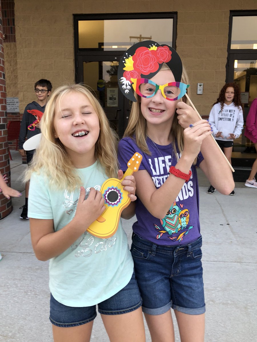 jfloyd25's tweet photo. We celebrated the 1st day of school @spssailors with 1st Day Fiesta photos! Music &amp; props created high energy and fun for students to return! #SailorPride #momsasprincipals #NEMAPS #PIA #RelationshipsMatter https://t.co/4fGTRMsGbh
