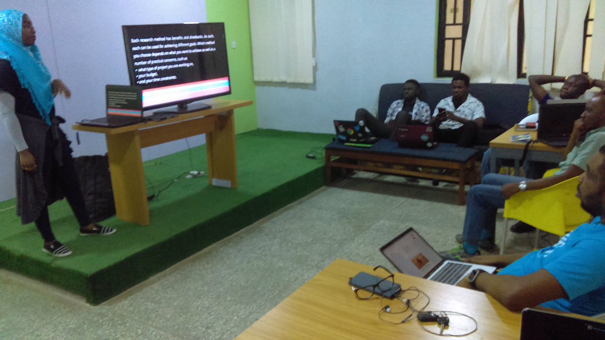 sherifdauda_'s tweet image. @AliyuSofiya talking about users and user research #figmacommunityng #figmadesign
