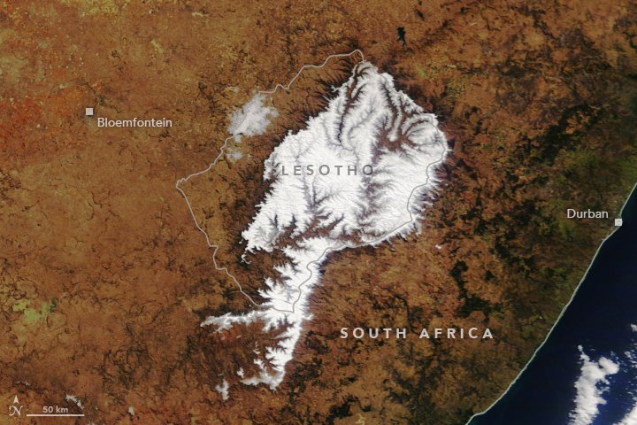 NASAEarth's tweet photo. It has happened before, but it is always impressive when #snow blankets the tiny kingdom of #Lesotho. For most of the year, the mountains are full of green grass, thatch-roofed huts, and shepherds grazing their flocks. https://t.co/r8PZhuiGpV https://t.co/GQkTfTEI0a