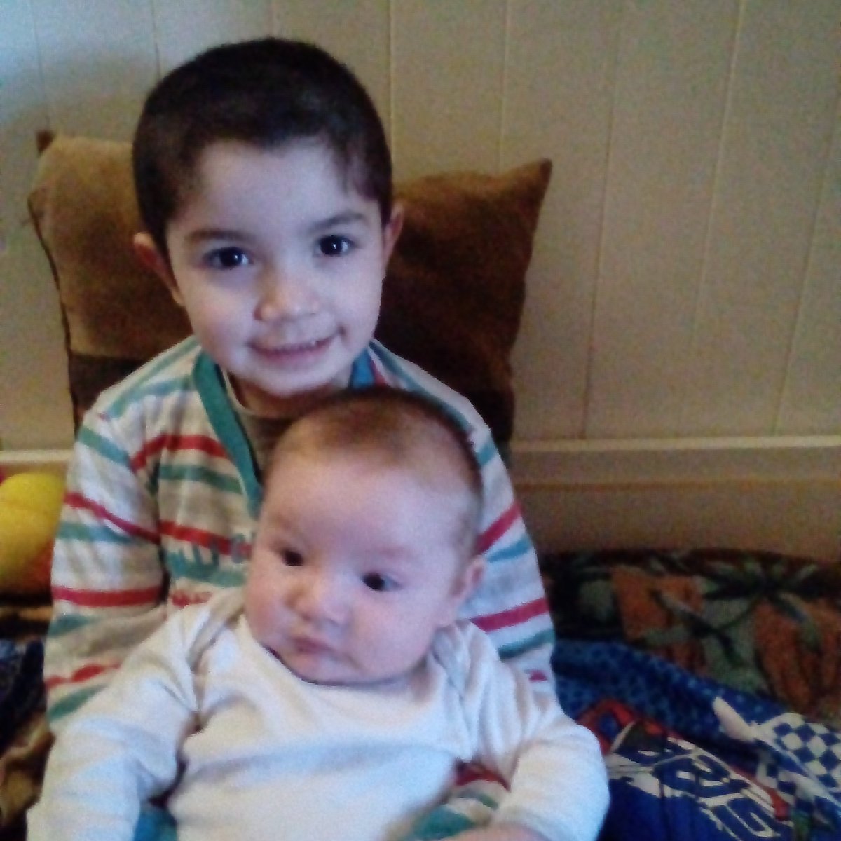 #EsteFinde feliz dia del niño!  Mi esposo y yo de niños y nuestros hermosos hijos.Saludos desde Rio Turbio!