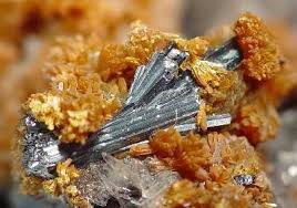 Bad minerals to lick:Anything that smells like garlic (arsenic). Even handling is sketch thanks to carcinogenic, neurotoxic powder; burning is bonus bad news.Arsenopyrite: arsenic + sulfurOrpiment: arsenic + sulfurHutchinsonite: sulfosalt of thallium, lead & arsenic