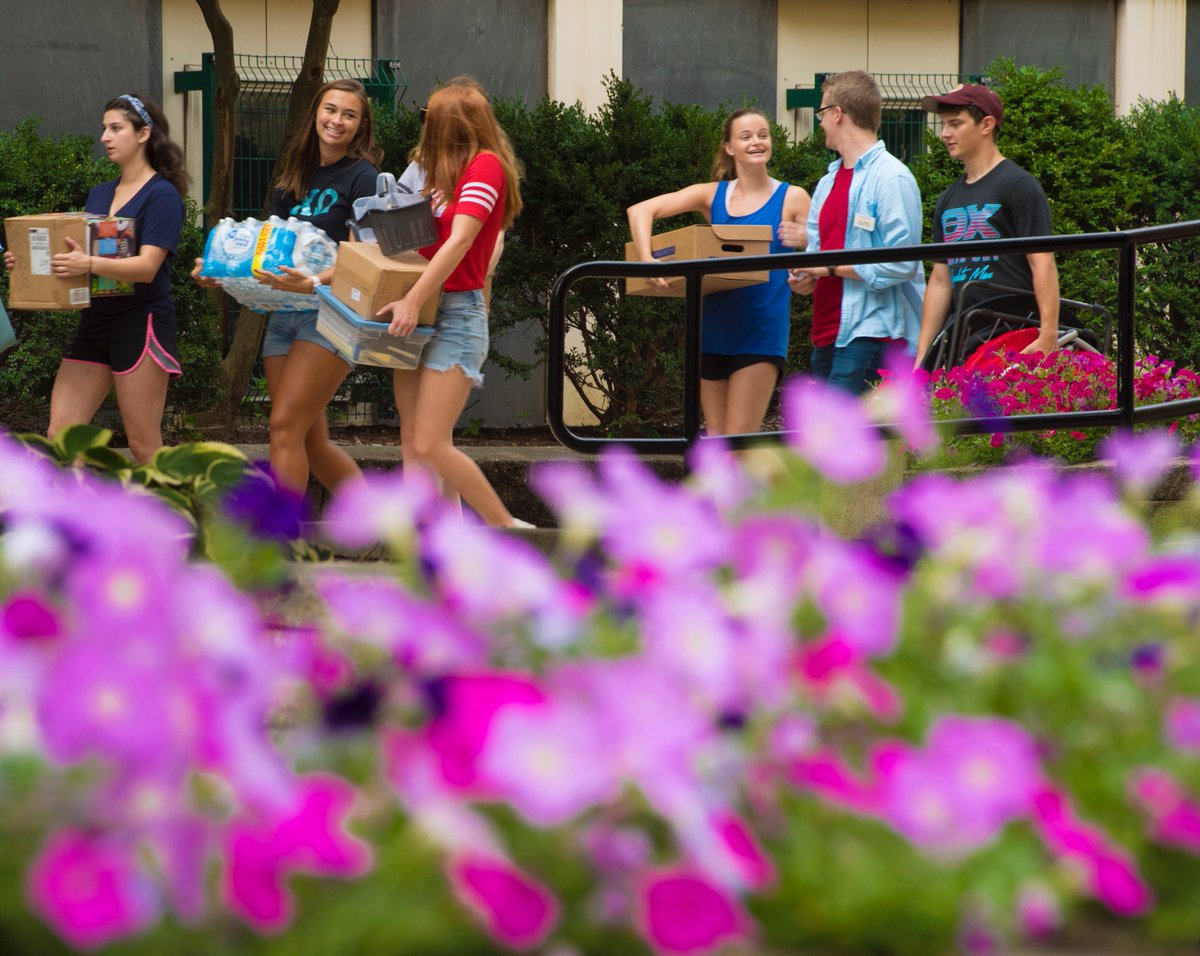 bradleyu's tweet photo. #BradleyMoveIn ✔️ Welcome home, Braves ❤️🅱️ https://t.co/F7cwrxx9ej