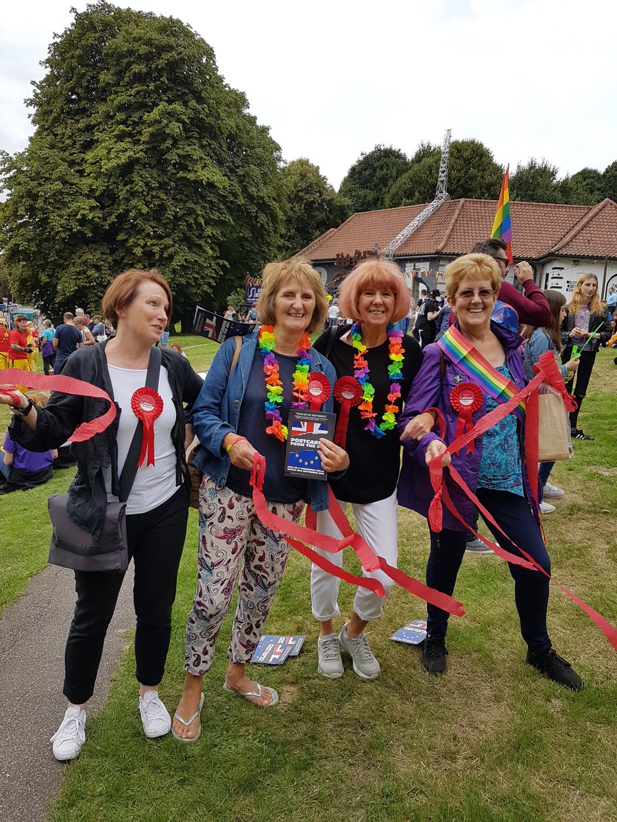 TWLabourWomen's tweet photo. Some of @twlabour women's forum members celebrating at the fantastic @TWells_Pride today #Pride2018 #Equality #loveislove #TunbridgeWells #labour https://t.co/GTSrsoncGr