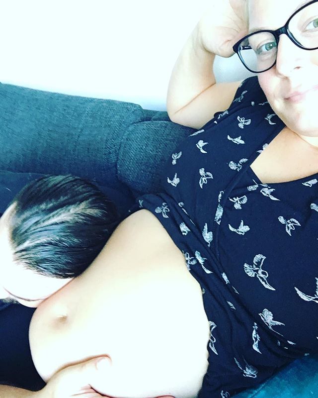 SewMeow's tweet photo. Daddy is charming her to come and finally meet us. #41ssw #41weekspregnant #pregnant #schwanger #sittingwaitingwishing #comeoutbaby https://t.co/yK4fg7Qxb8 https://t.co/eWad5sYSsd