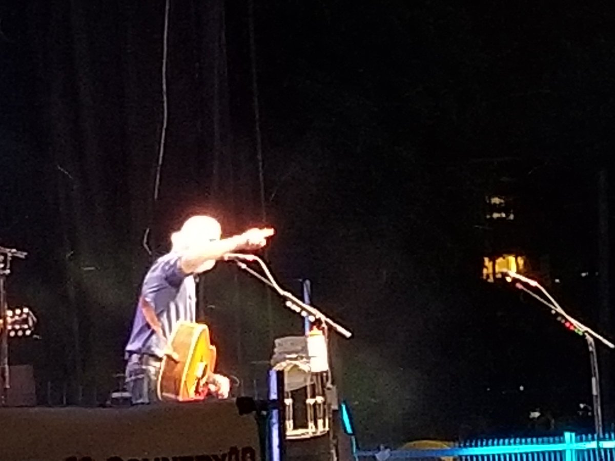 GraffitiBMXCop's tweet photo. @budweiserstage @serenaryder @BlueRodeo It is officially summer when Blue Rodeo takes the stage on the shores of Lake Ontario 😍🇨🇦 https://t.co/bzkDHuEzBQ