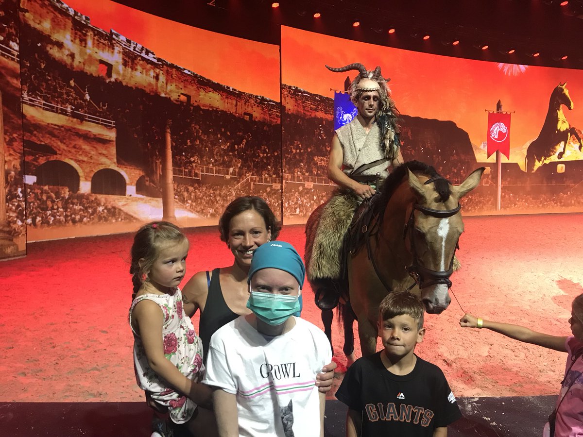mhldrxler's tweet photo. #equila geile show ! mittendrin statt nur dabei https://t.co/5SWGy8e5Qz