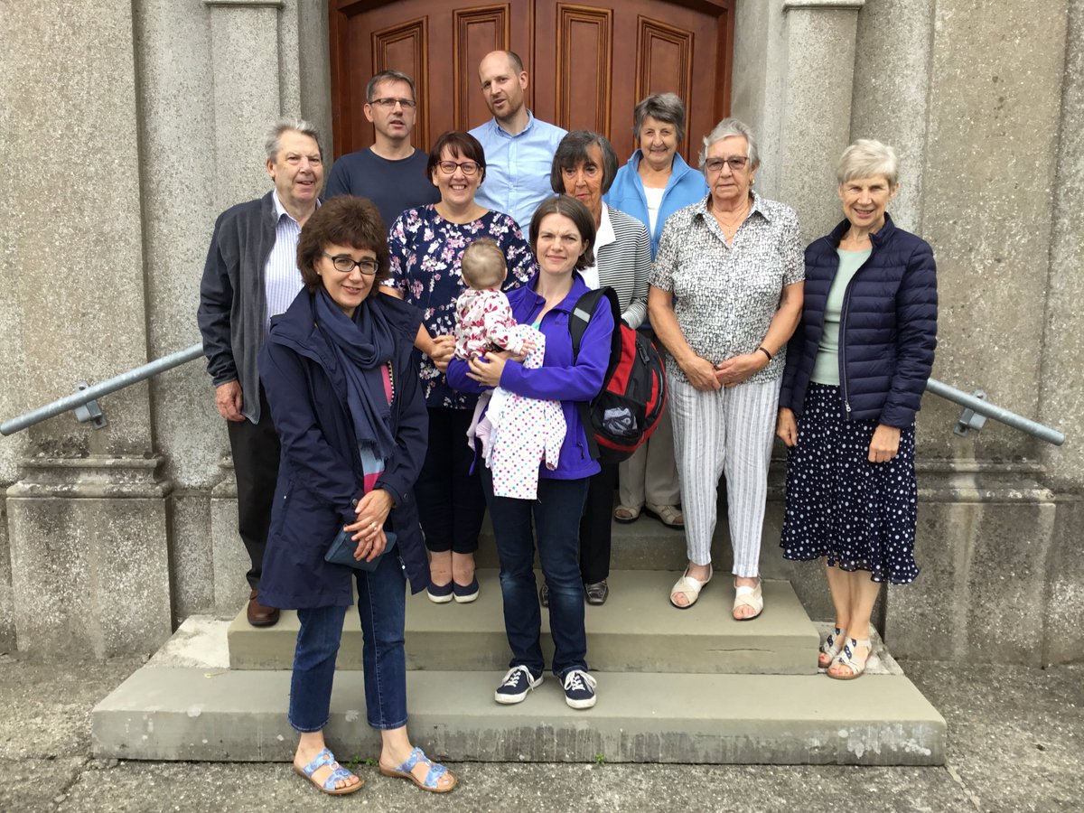 Daucanmlynedd i’r diwrnod y glaniodd y cenhadon o Neuaddlwyd ym Madagascar, daeth rhai o aelodau’r eglwys at ei gilydd i nodi’r achlysur, i offrymu gweddi ac i ganu emyn. Moment arbennig o ddwys oedd cydadrodd Gweddi’r Arglwydd. Diolch i’r Dr Dafydd Tudur am ei arweiniad.