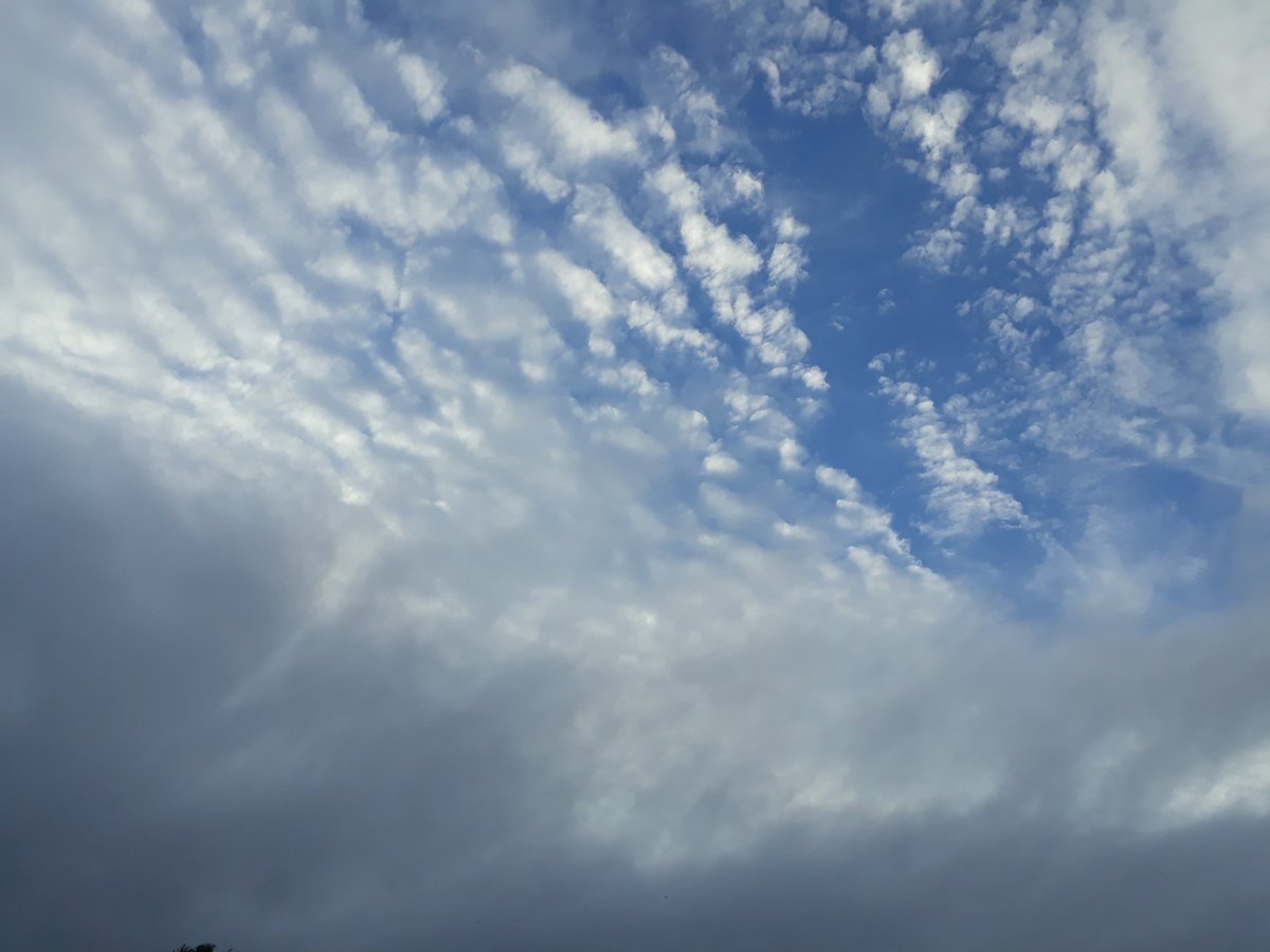 never2manysocks's tweet photo. Suffering after a tough day at show. Cosy tent is set up and beer is flowing. If I collapsed by my tent I would hope someone would roll me in and close it up behind me. #needhugs #needspoons #cloudappreciation #ItsARealCastleHonest https://t.co/VNBfaB4tpY