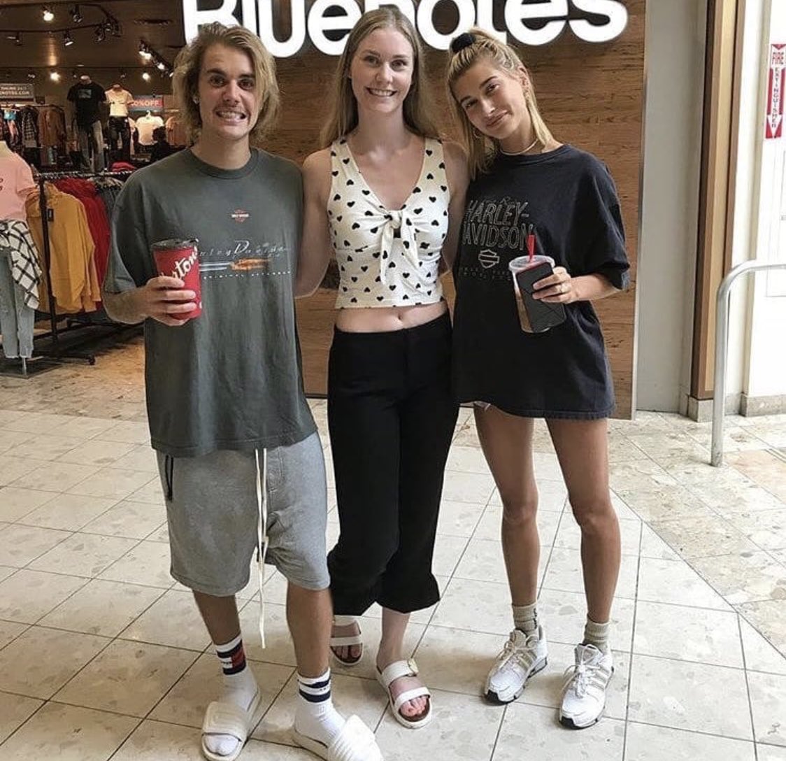 Justin Bieber News on Twitter "Justin and Hailey Baldwin with a fan in