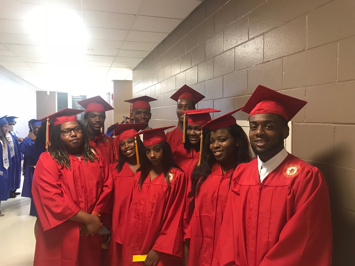 Yates High School in the house. Graduation Day! ⁦<a href="/JackYatesHigh/">Jack Yates High</a>⁩ ⁦⁦<a href="/YatesMagnet/">Jack Yates Magnet</a>⁩