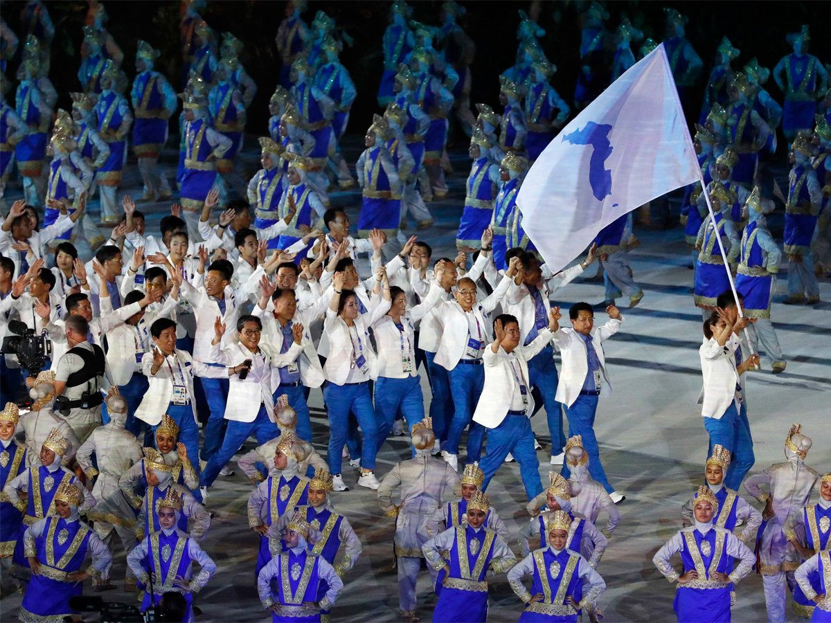 toisports's tweet photo. #OpeningCeremonyAsianGames2018 #AsianGames2018
  
Two Koreas march together at @asiangames2018 opening ceremony

READ: https://t.co/uu1zNg2dUe https://t.co/u5t3ykTe2N