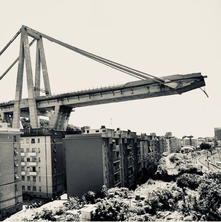 L’Italia ha bisogno di continuare a investire nella scienza e nella tecnica, non nei proclami densi di paura e giustizialismo.
Da un evento così tragico riscopriamo Unità e Fiducia nel Nostro Paese❤️
Ripartano gli investimenti in manutenzioni e in moderne infrastrutture! 🇮🇹