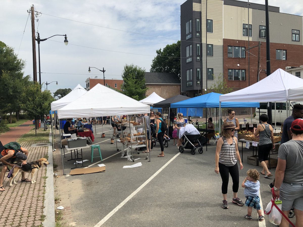 Great morning in the community representing @CMBrandonTodd. Chatted with local @DCPoliceDept officers about efforts to improve neighborhood safety & enjoyed the wonderful @PetworthMarket! #PetworthDC #Ward4Proud