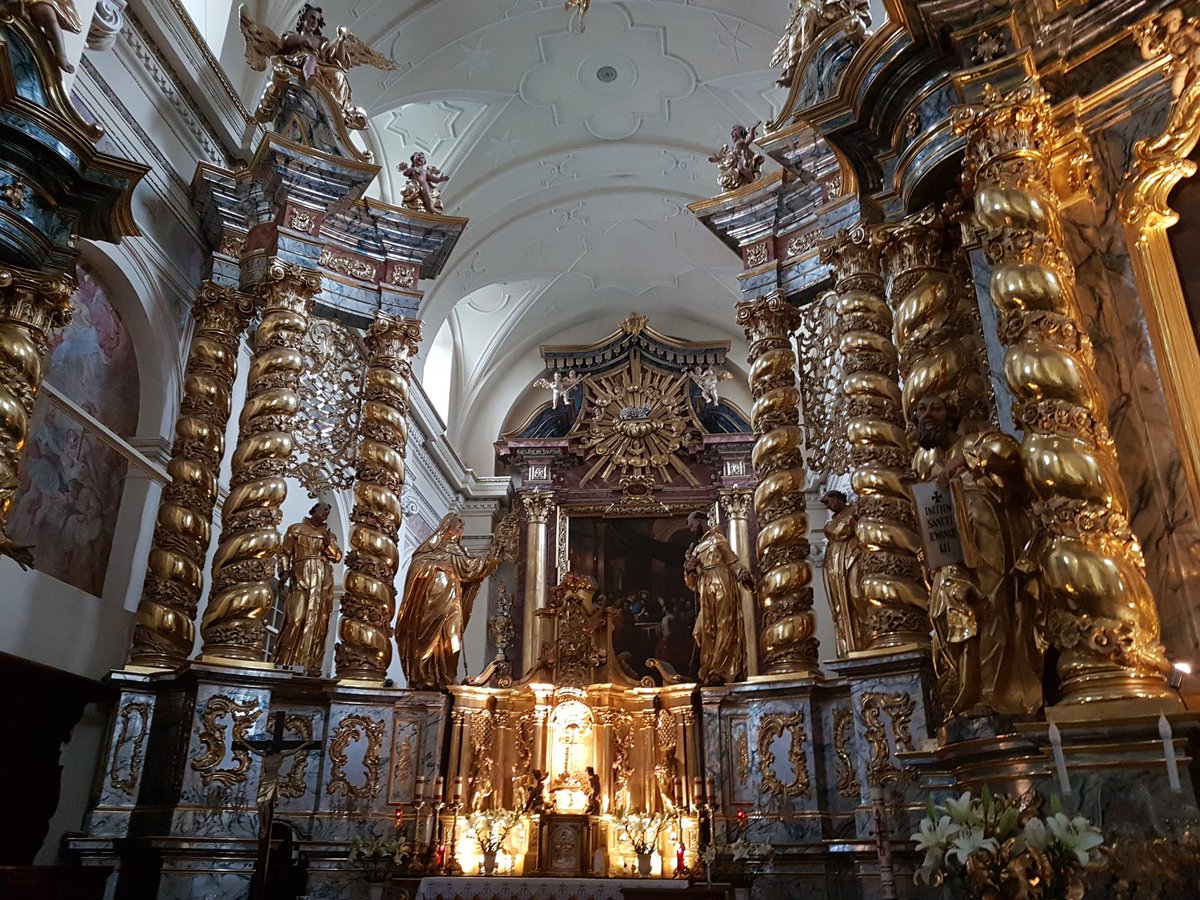 CastelRaid36's tweet image. Jour 18-19 : Pologne 🇵🇱
Après avoir passé l'après midi à Cracovie, ancienne capitale du pays considérée comme l'une des 12 plus belles villes du monde, nous avons visité les camps de concentration et d'extermination d'Auschwitz avec de l'émotion et une atmosphère oppressante.