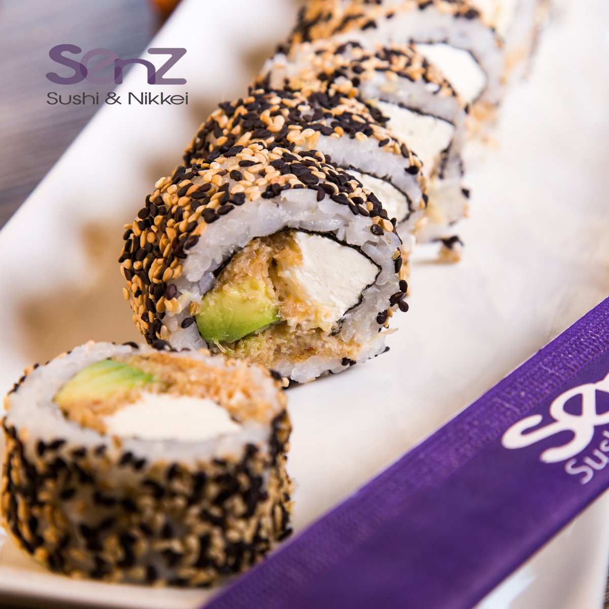 Sábado comienza con "S" de #SushiSenz 💜 por eso aprovecha nuestra carta delivery con un 50% de descuento en rolls comprando en senz.cl 😍🎉🍻
CHEESE CRAB - Jaiba, palta y queso crema.
#Sushi #Nikkei #SenzLovers