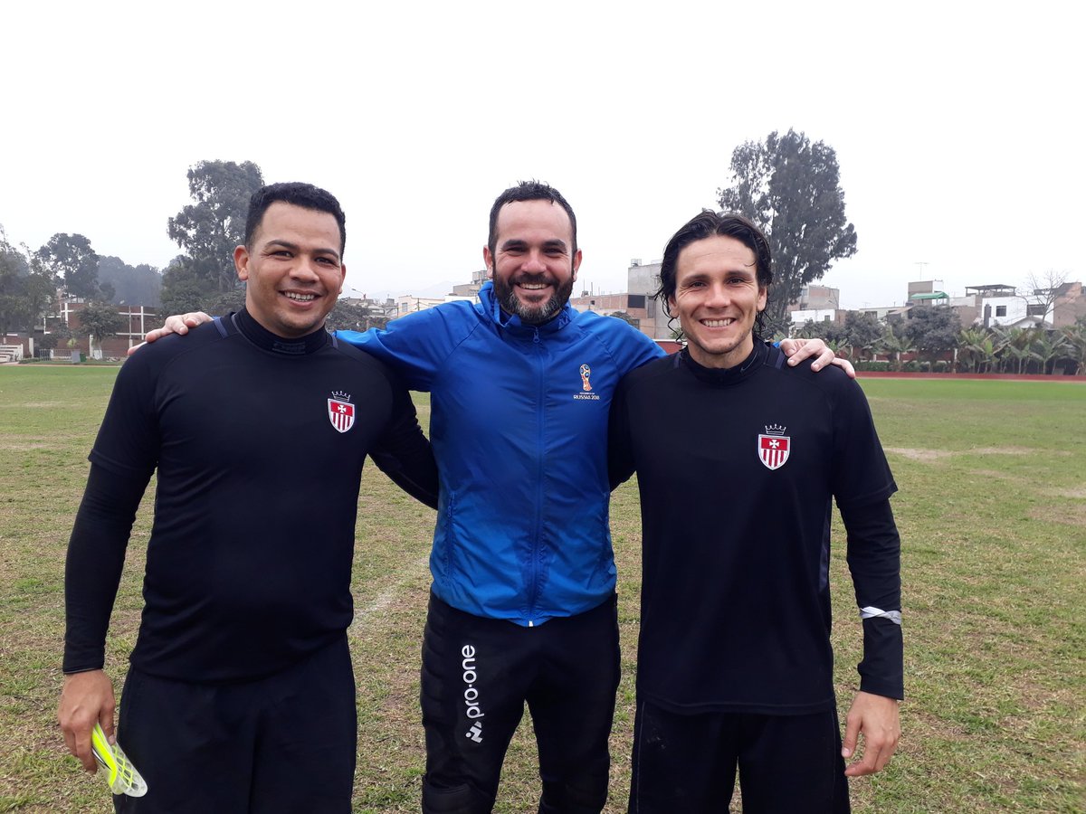cokigonzales's tweet photo. Lindo comenzar el sábado jugando fútbol y mejor con amigos que da la pelotita!! @rickycaldas9 @migueltorres8 #Master30 #Adecore #TamosChibolos @ArquerosPeru @adidas #ProOne https://t.co/YPjoq9WLHU