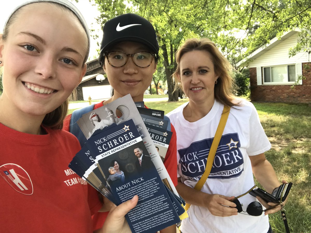 austin_schwerdt's tweet photo. On Saturdays we #defendtjemojority! Awesome to see our neighborhood teams working to make sure we elect people like @NickBSchroer and @HawleyMO! #Leadright #mosen #moleg https://t.co/3kSSxW5jjU