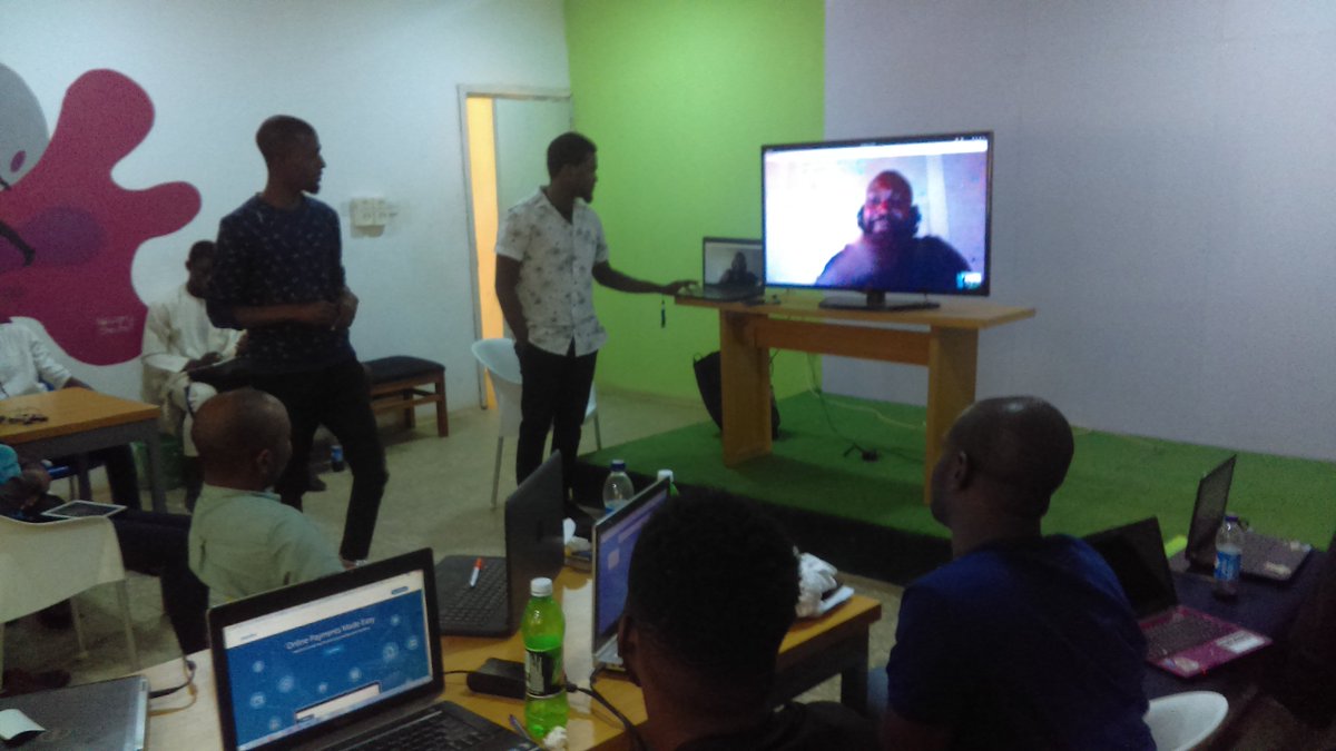 sherifdauda_'s tweet image. The world is a small town. Distance didn&apos;t stop Olusegun from connecting with us at the Figma meetup today @kadunaconnect #figmadesign #figmacommunityng