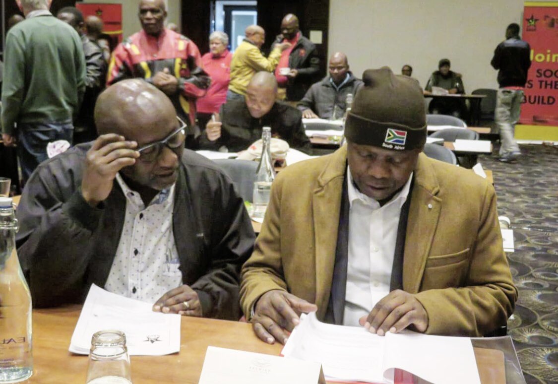 DrZweliMkhize's tweet photo. The Minister of COGTA, Dr #ZweliMkhize, has arrived at the SACP Central Committe Meeting taking place at Kempton Park, Gauteng Province #SACP https://t.co/fZIC5pE85Q