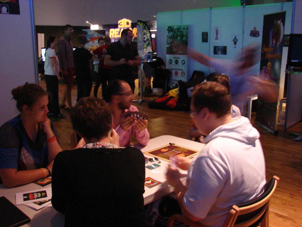 Last up today we have a unique #boardgame called "Flights of Fancington", which is part of a series they want to create under the soap-opera genre called, Soapra!

It's new, it's neat, it's by Mind Bulb Games! 

Link gamescope.dk/2018/08/18/any…

#cardgame #indie #GameScope #Soapra