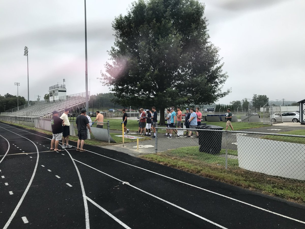 Win a game on Friday, helping hang sponsor signs early Saturday morning #MAHSBearpride 🐻<a href="/GraniteBears/">MA Athletics</a> <a href="/MACSchools/">Mount Airy City Schools</a>