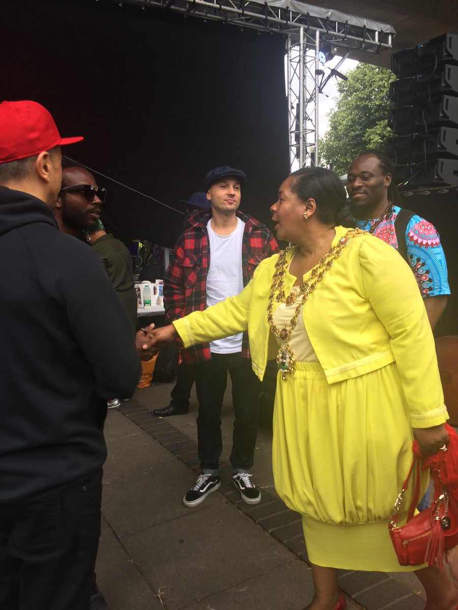 A4UCIC's tweet image. @BrumLordMayor came to visit the @FlyoverShow and it’s artists! #flyoverviii #music #birmingham #brum #saturday