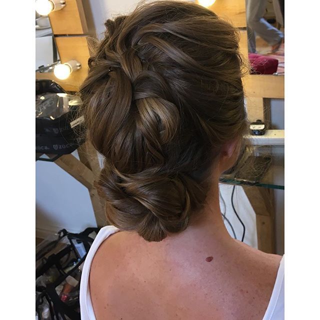 CarolanneMUA's tweet photo. There is no ‘one style fits all’. But they do all look fit! 👊🏼
.
.
#hair by me @millbridgecourt for #natom2018 .
.
.
🖤
#hairstyling #wedding #weddinghair #bridesmaids #hairup #upstyle #updo #lowbun #longhair #softupdo #surreywedding #londonwedding #2… https://t.co/7wIbXn1Ri6 https://t.co/lon6mUFq3Q