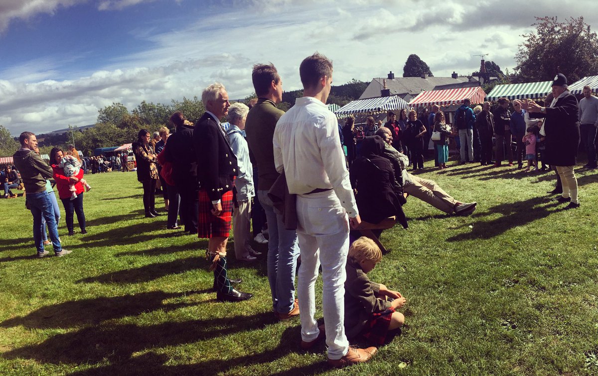 Brightbeauly's tweet photo. We're so lucky that the sun was out and we've seen everyone enjoying browsing the stalls and performances on the green. Such a sense of friends, family and community 🍃🌼🌞#BBF2018 #beauly #visitscotland #northcoast500 #crafts #arts https://t.co/Q0HzS7V8ph