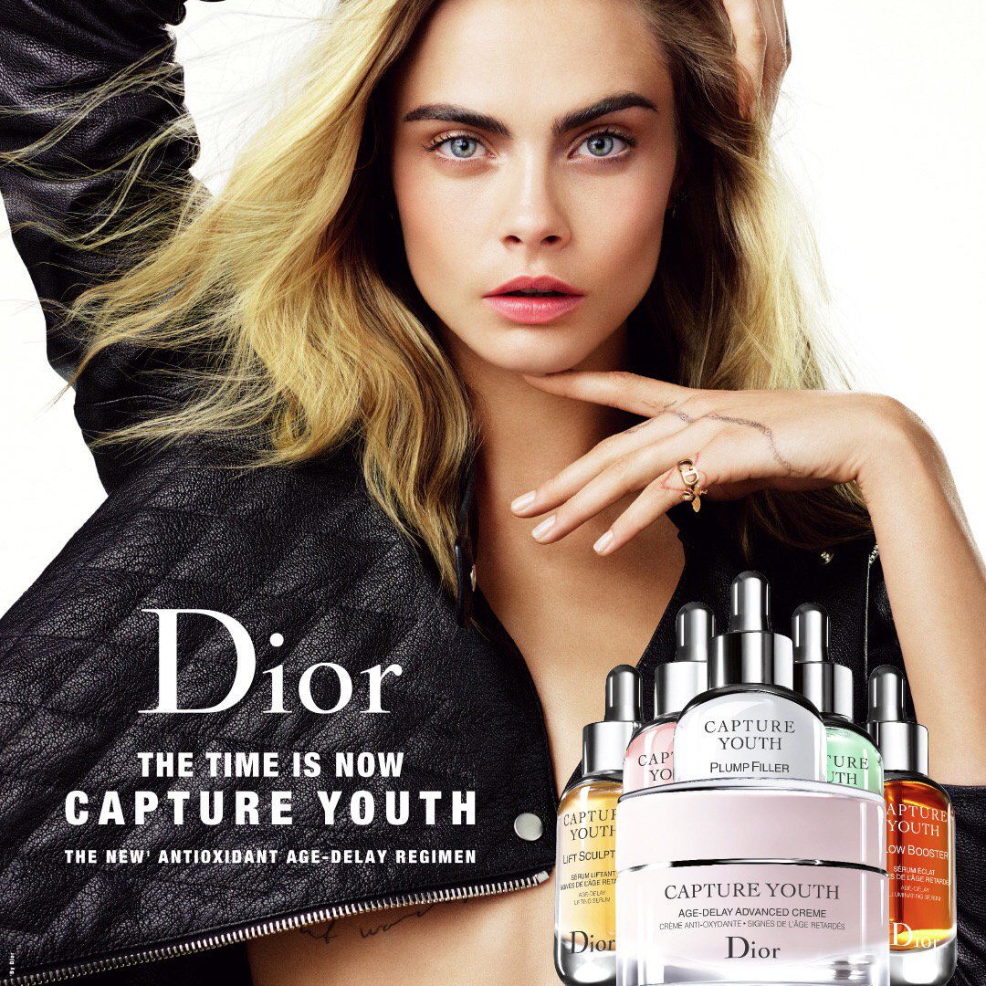 CAPTURE YOUTH, ¡Ahora es el momento! Cara Delevingne personifica naturalmente el espíritu de la NUEVA línea Capture Youth de <a href="/Dior/">Dior</a>, diseñada para mujeres jóvenes que quieren retrasar los futuros signos del envejecimiento. #diorforyouth. Shop Online