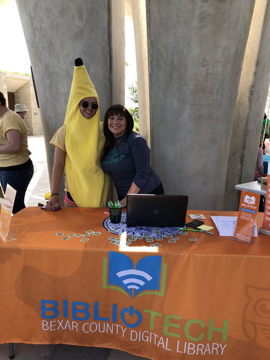 discoverschools's tweet photo. BiblioTech @BexarBibliotech is at Families Empowered @FamsEmpowered Back to School Bash. Visit one of their centers to borrow ebooks and engage in digital learning. 
#putkidsfirst #keeplearningSA #backtoschool #bexarbiliotech #bibliotech https://t.co/pIQgP7u2kg