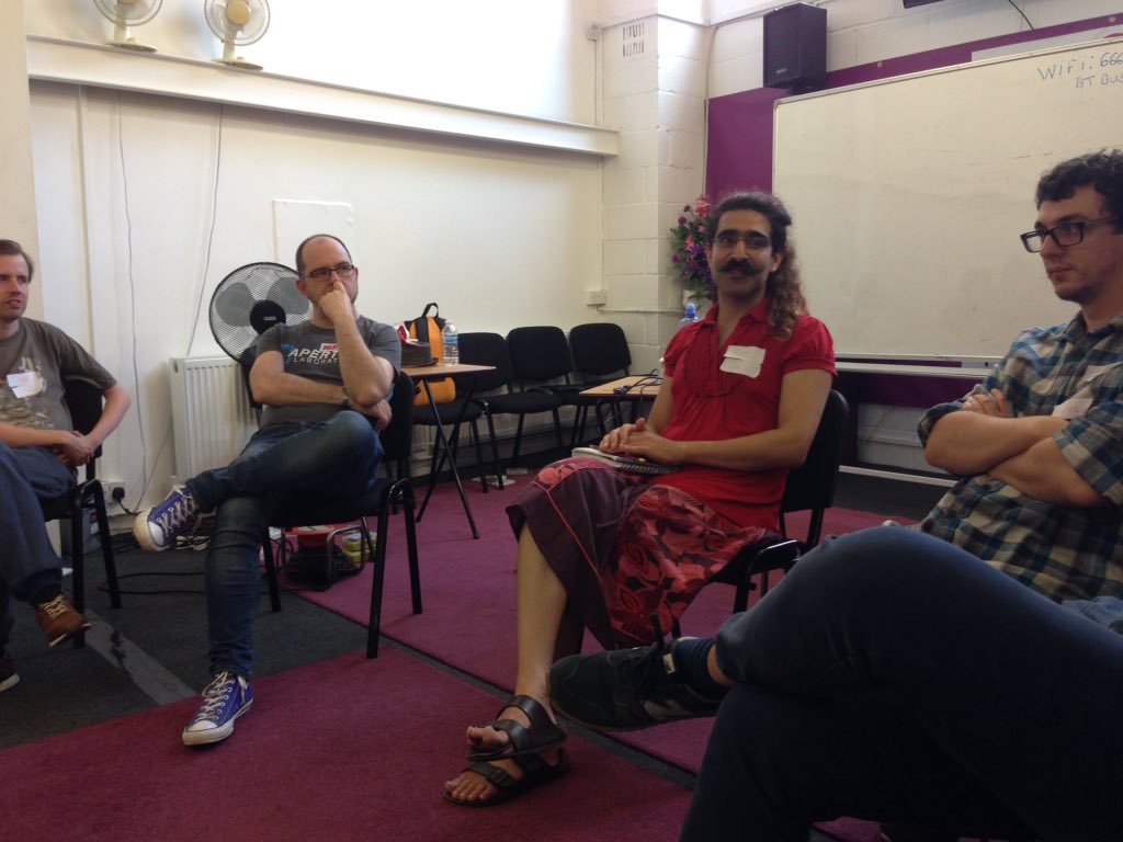 wisegoldfish's tweet image. Now we've all joined up for a Roundtable group discussion around publishing. #bgdevcon