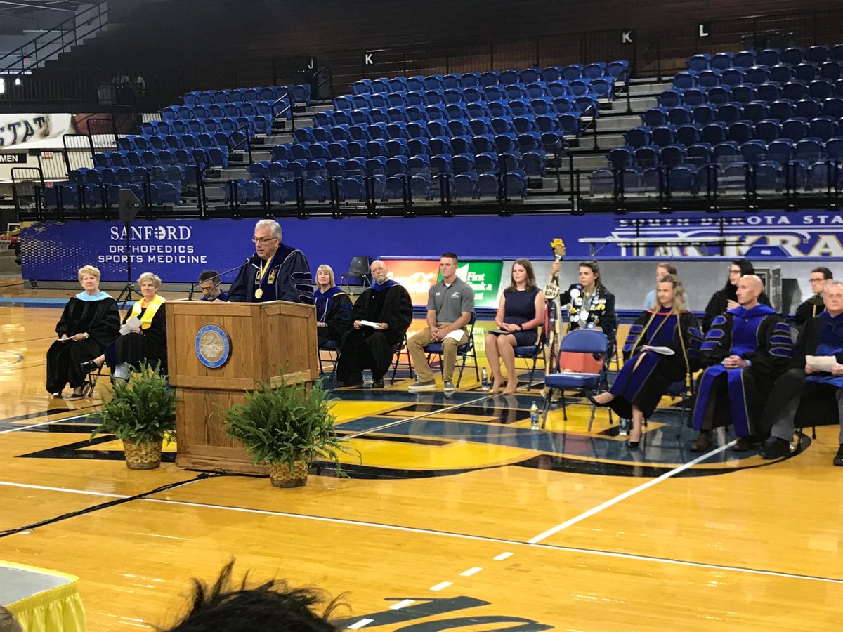 kattelmann's tweet photo. Welcoming first year students to #sdstate https://t.co/dpIKCDTgwa