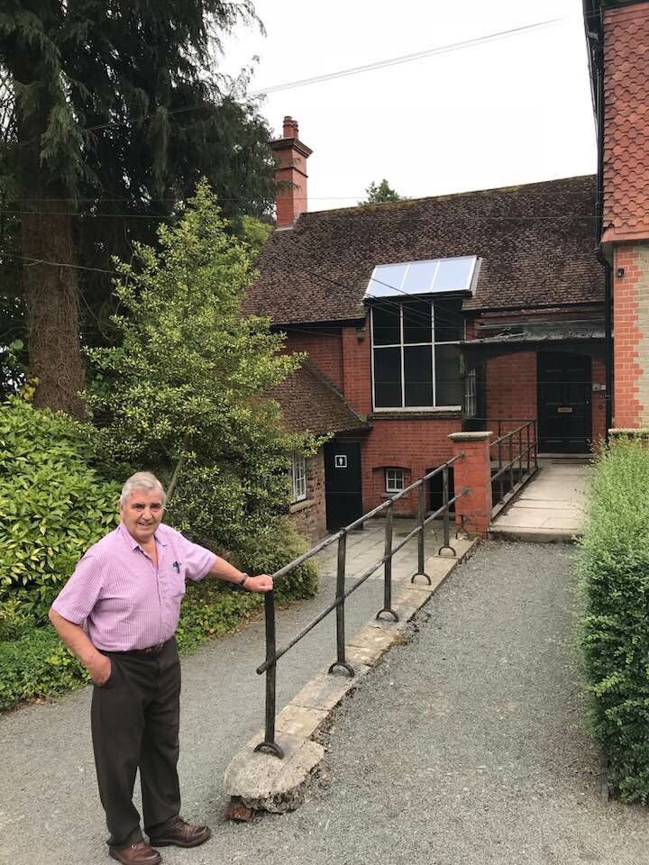 aloejaney's tweet photo. Spent the day yesterday with my sister, Mum and Dad @ianmerrymillers We went to visit Dads old school at #kington #herefordshire The Lady Hawkins Grammar School which is now #Hergest Croft gardens. It was lovely to hear Dad reminiscing about his #school days #memories #oldschool https://t.co/ky5jVUmFAT