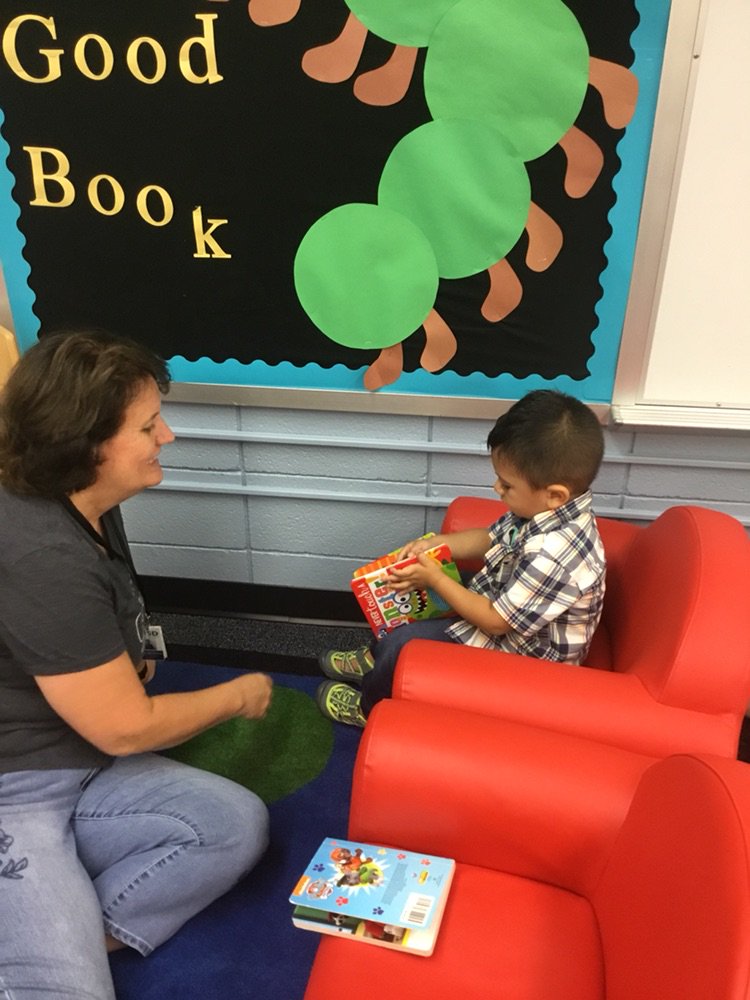 MsAmySMSD1's tweet photo. You can find magic wherever you look. Sit back and relax,  all you need is a book- Dr. Seuss @theSMECEC #earlyedSMSD https://t.co/tbupzr8B7M