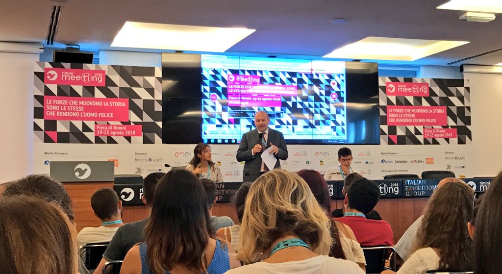 IUS_VE's tweet photo. Primo incontro per i settori della comunicazione del @MeetingRimini | interviene @EugAndreatta per illustrare le linee guida da seguire questa settimana #ufficiostampa #socialmedia #videonews #meeting18 https://t.co/10joyDQnCu
