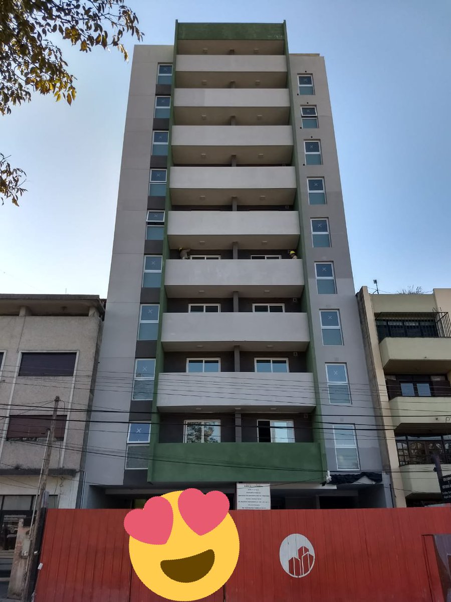 Villanuevaehijo's tweet photo. ¡Ultimando detalles para la inauguración de #EdificioCostanera, el primer edificio verde de #Jujuy 😍! Todavía quedan 2 unidades, hacenos tu consulta 💪😉 https://t.co/oCsQ5Rbh9l
