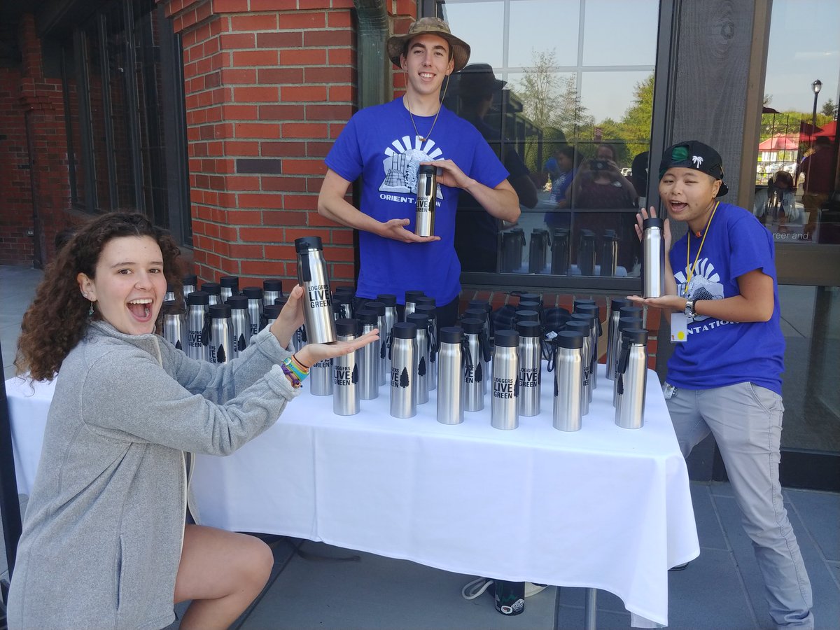 PugetSoundMW's tweet photo. Come get your free water bottle! @univpugetsound #orientation2018 https://t.co/ZG30o5tZfm