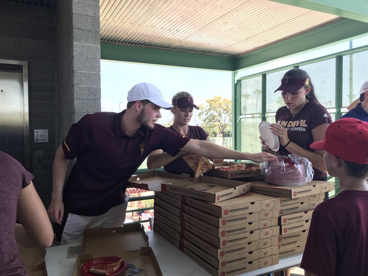 After a morning of tennis.... PIZZA! 😋