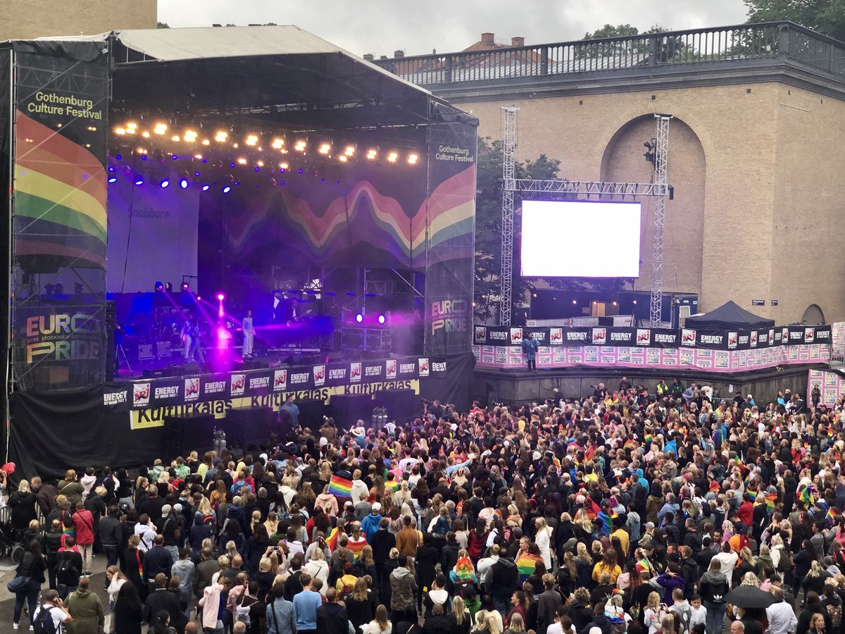 Sarah13Marston's tweet photo. Waiting for @BoyGeorge @EuroPride #gothenburgculturefestival #gotheburg only 2hrs 10mins. #pridematters #lgbtq #europride2018 #lwithet https://t.co/ar9pSkiZEx