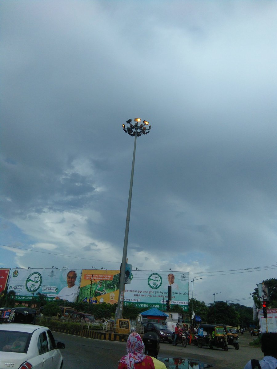 AbMohanty858's tweet photo. This is why our @CMO_Odisha got best administrator award..
Place khannagar trafic..
Shame on system.
#gabar_group
@mccmc3 @HUDDeptOdisha
@EnergyOdisha @CesuOdisha @Biswajitbhaictc @HFWOdisha @DrLekhaShree @Naveen_Odisha @sikandarbjp @debashish_mla @kanak_news https://t.co/pAdi4kNAIO