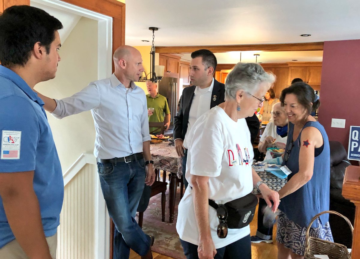 qpalfrey's tweet photo. Another packed house, this time in #Wakefield! Many thanks to @mehreenboston and @smithgalvin for hosting a terrific event. #mapoli #QuentinforMA #QP4LG https://t.co/SglRoH1KIO