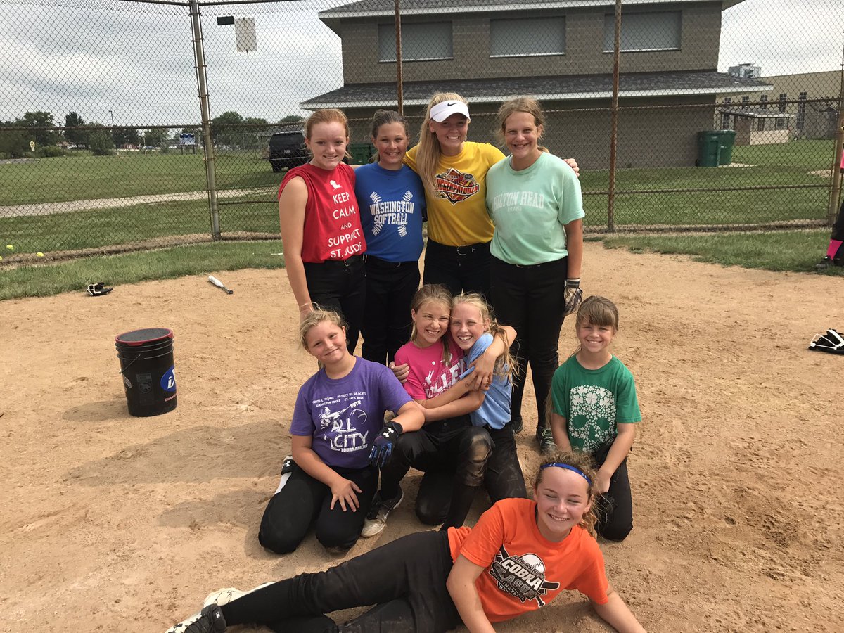 CentralSball's tweet photo. Highlighters vs Rainbows was a 5-5 tie, but Highlighters won Gold Rush! Bring the energy this week! #NoOneOutWorksYOU #LittleThings  #Teammates https://t.co/vAOl4Lacr4