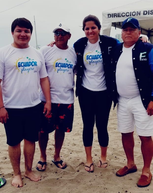 fedesantaelena's tweet photo. Presidente #FEDESE @JoseRodrguezMu1 dió la bienvenida a la Secretaria del Deporte @ASotomayorEcu durante la activación de Ecuador Playero 2018 en las Playas de Salinas, donde se están desarrollando deportes de playa y juegos recreativos https://t.co/bsRzAcy5gp