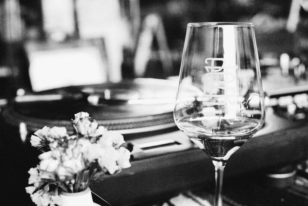 It's Winyl time again! Come join us in <a href="/themillsb/">The Mill</a> courtyard between 12:30 and 3:30pm for some sweet jams on vinyl spun by our faithful DJ @mar_y_val2 paired with some glorious #potekwine. 
pc @donbrubaker