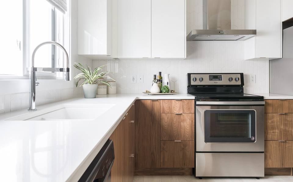 Landmark Homes Yeg On Twitter Glossy White Cabinets And Shiny