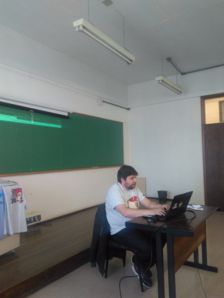 cristhianbicca's tweet photo. @omatofino na prรกtica #Docker e #dockerswarm no #playwithdocker https://t.co/bDZWWPu7kd
