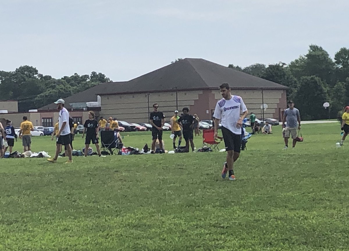 Dean (‘21) and Bagel (‘18) playing lockdown defense in their summer league #FlockTogetherFlickTogether