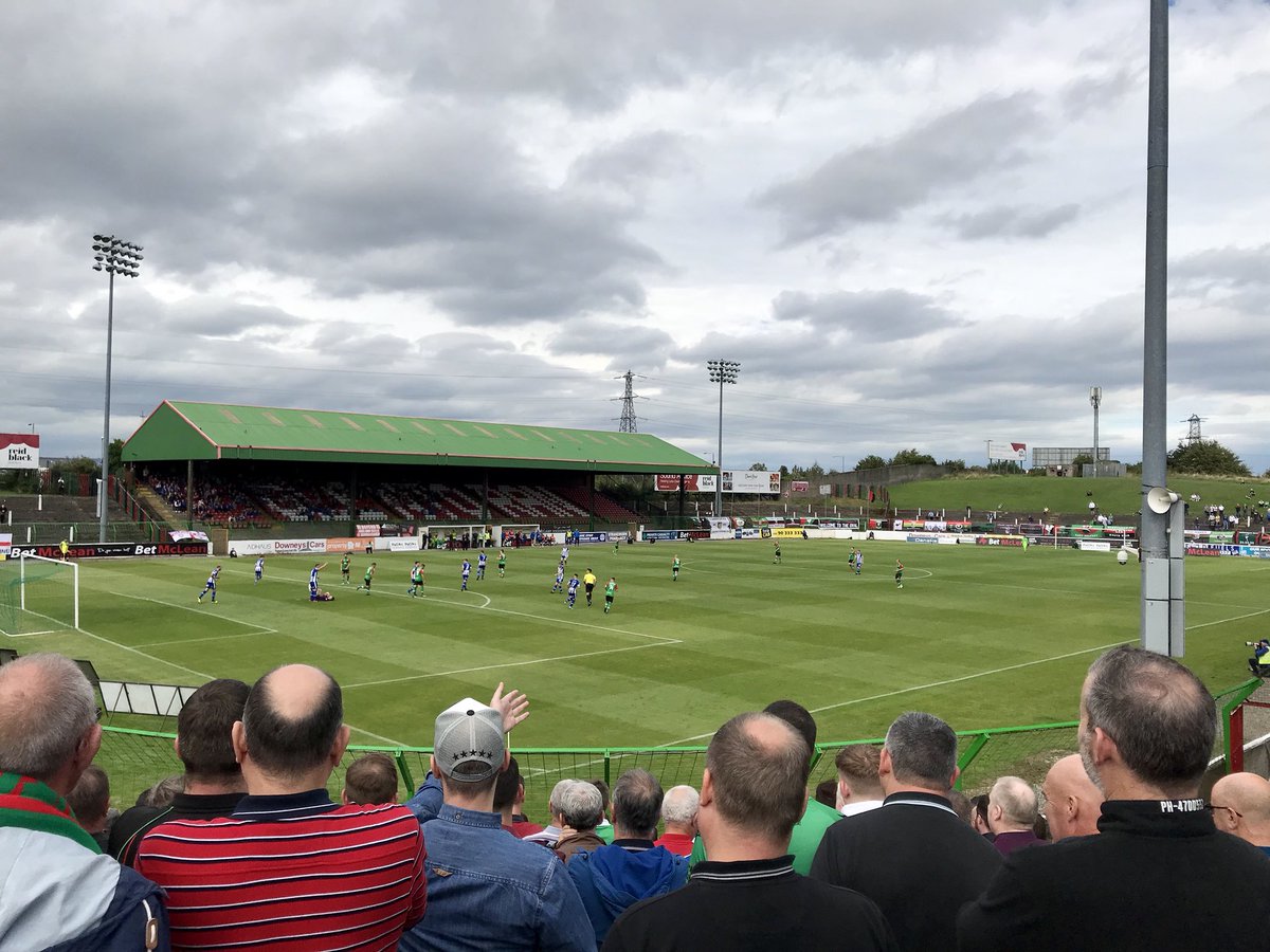 HoughtonHooTwo's tweet image. Glentoran v Coleraine 18.08.18 at athe Oval #Groundhopping #glentoranfc #colerainefc